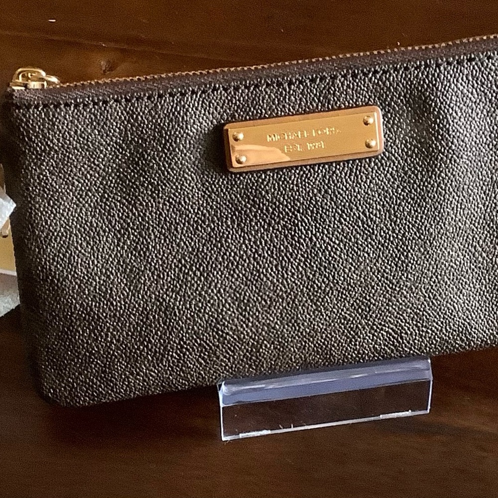 Michael kors wristlet